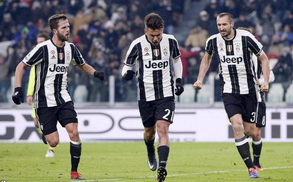 西媒：皇马球员告别“看心情踢球”，全队主动担责并力挺主帅（西媒：皇马将士不再“看心情踢”，全队自觉担责力挺主帅）