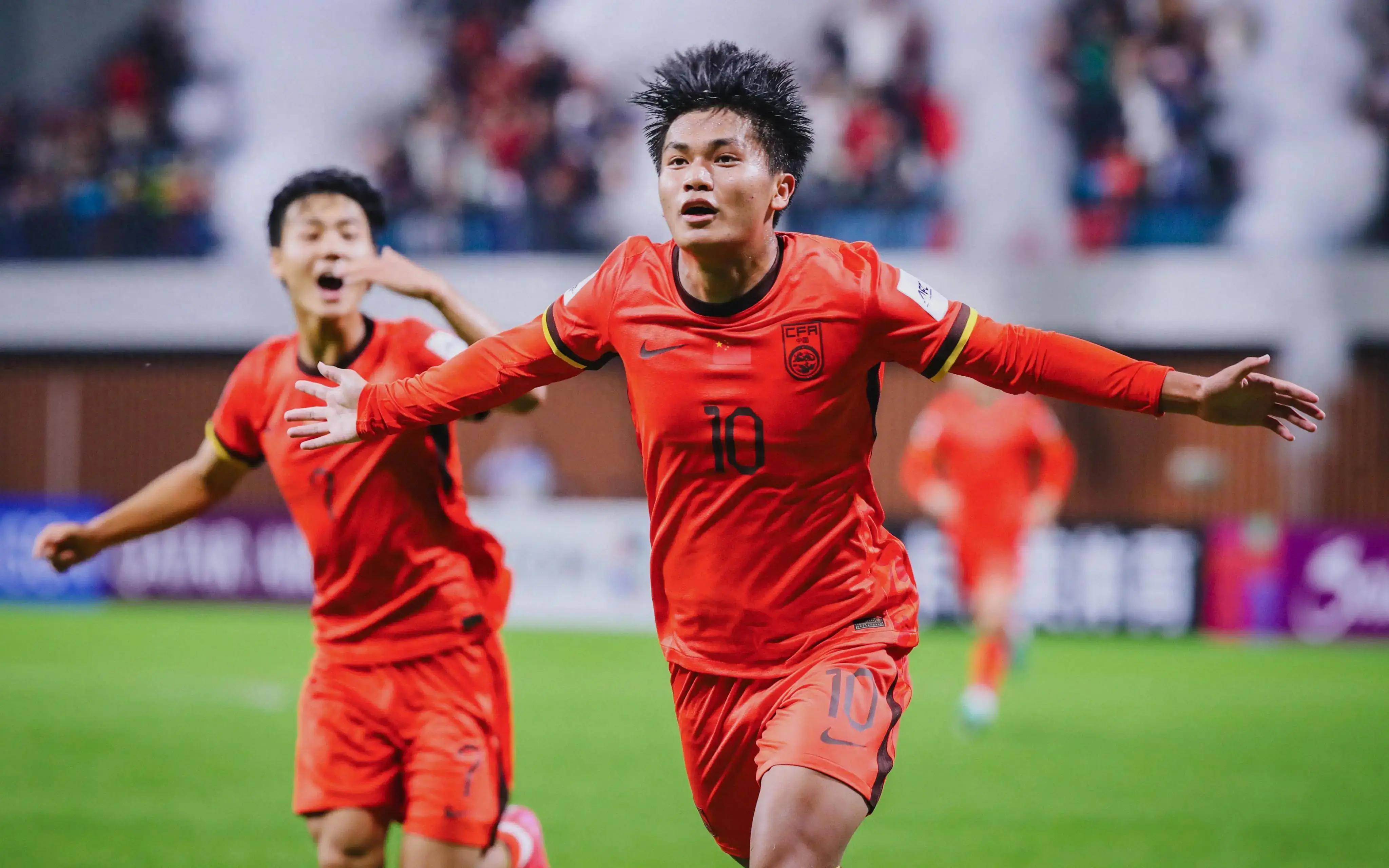 美媒：由于库里缺阵，76人主场最低门票降至8美元（美媒：因库里缺席，76人主场最低票价仅8美元）