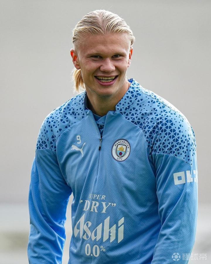 前埃及国脚怒斥卡拉格：难怪C罗懒得理你，难怪穆帅说你一般（前埃及国脚怒怼卡拉格：难怪C罗无视你，穆帅也称你平庸）