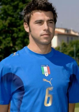 近15年谷歌每年搜索量最高球员：C罗10次断崖领先，梅西仅1次（过去15年谷歌年度最热球员：C罗10次遥遥领先，梅西仅1次登顶）