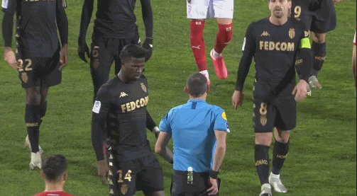 维拉晒海报预热欧联杯：欧联杯比赛日，我们回来了！（维拉发布海报为欧联预热：比赛日，我们回归！）