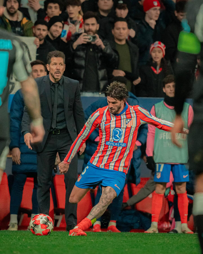 黄希扬：向余望在国奥遭受巨大质疑，归队后每个人都在鼓励他