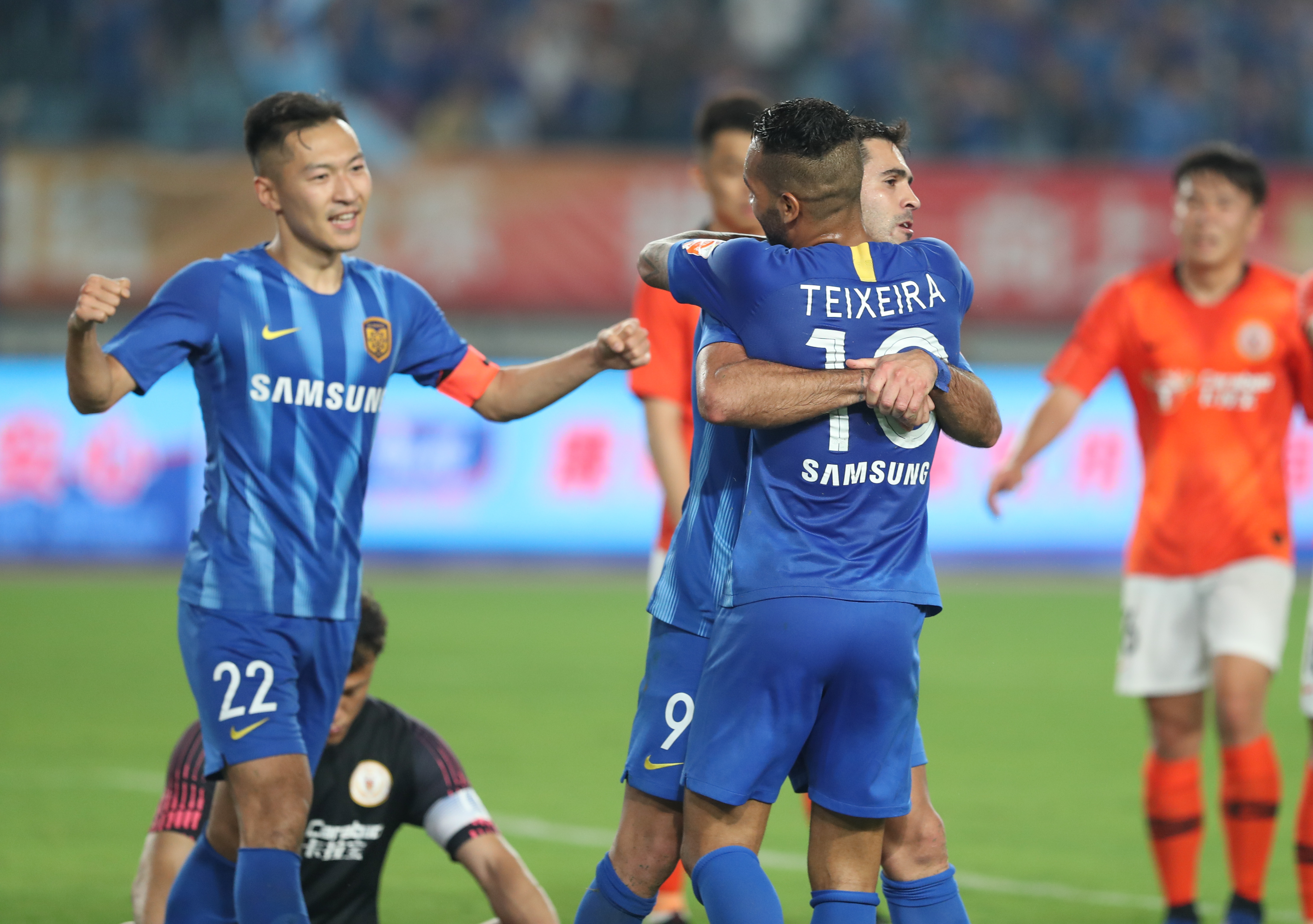 ESPN：曼联计划明年夏窗再引进中场，届时球队将有足够资金（ESPN：曼联拟在明夏转会窗再补强中场，届时资金充裕）