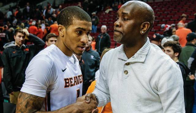 孔帕尼：边后卫位置有多个选择；在圣西罗看球？我有空就会看.